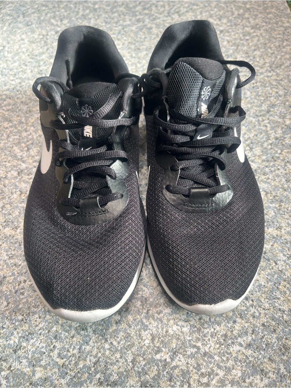 Nike Black Low-Top Athletic Sneakers